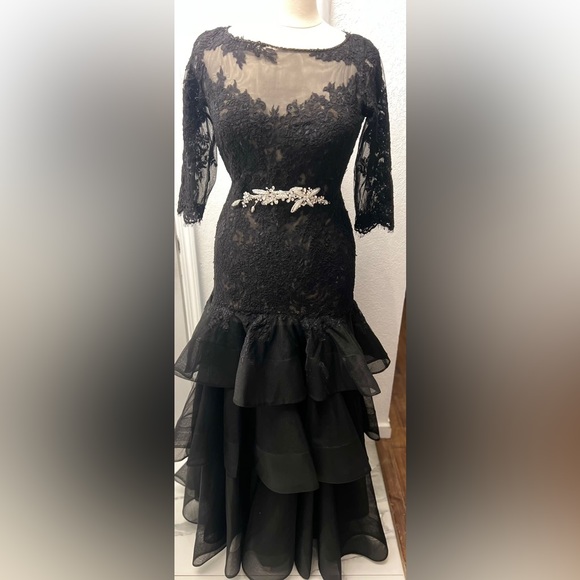 New designer evening dresses ✨ - Picture 9 of 12